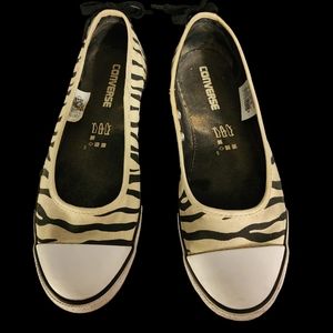 Rare vintage find! Converse All Stars ballet slip-on sneakers tiger zebra US 9
